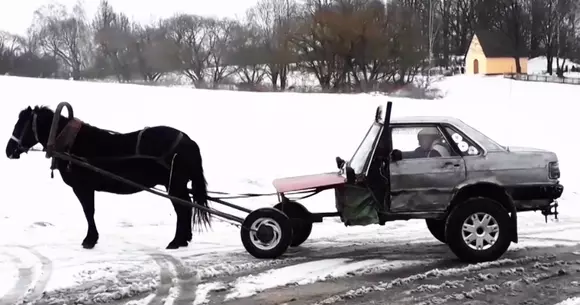 „Noul” Audi 40 este o combinație între Audi 80 și un cal