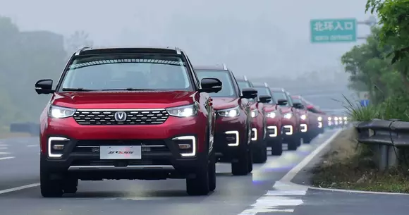 Record mondial: Cea mai mare paradă de mașini autonome organizată vreodată