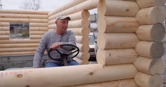 Această casă pe roți poate fi condusă exact ca o mașină