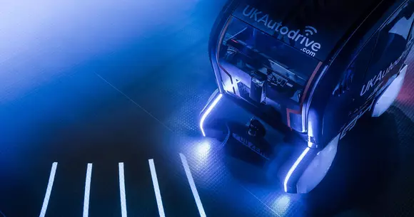 Farurile inteligente le arată pietonilor în ce direcție urmează să vireze mașina