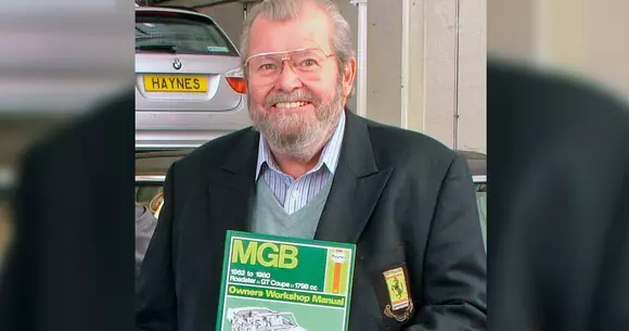 A murit creatorul celebrului Manual Haynes