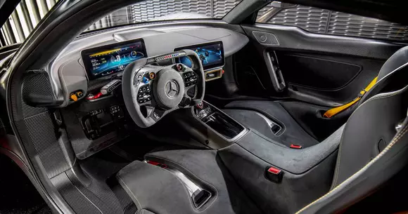Cine cumpără un Mercedes-AMG One primește și un mulaj după propriile mâini