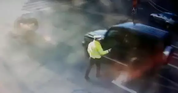Polițist de la Rutieră, lovit de o mașină în timp ce dirija circulația