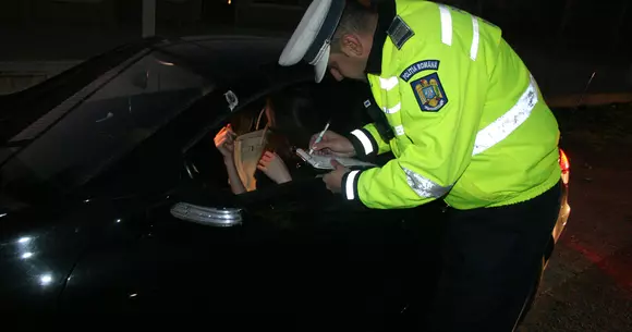 Senatul a decis: Șoferii pot scăpa de 2 puncte de penalizare dacă urmăresc filme