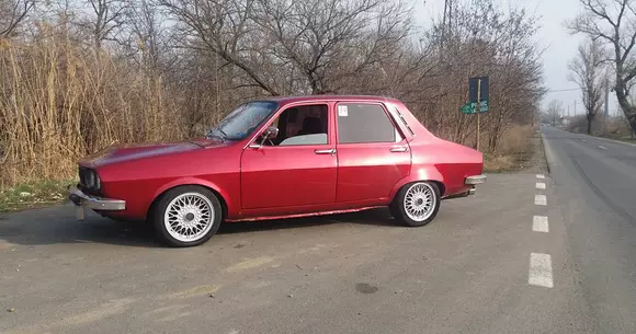 Ai grijă cu cine te pui! O Dacie cu motor turbo și transmisie integrală mătură tot ce îi stă în cale