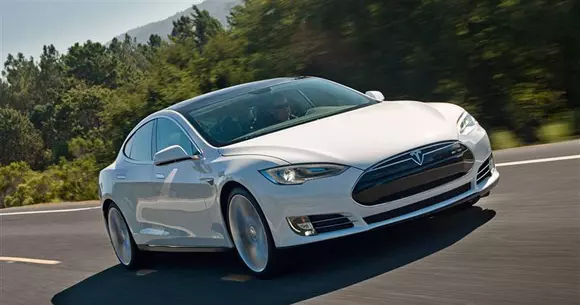 Mașini electrice SH – merită cumpărată o Tesla cu peste 400.000 km?