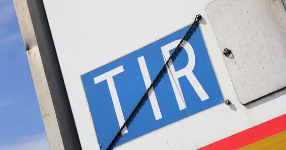 Ce înseamnă TIR, Peco, Smart sau ARO - explicația abrevierilor