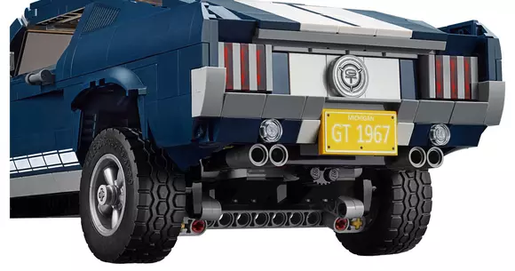 Ford Mustang 1967 - Cum arată versiunea LEGO a celebrei mașini