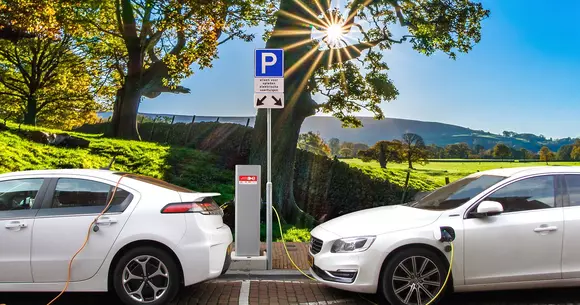 România devine eco: cu cât au crescut vânzările de mașini electrice