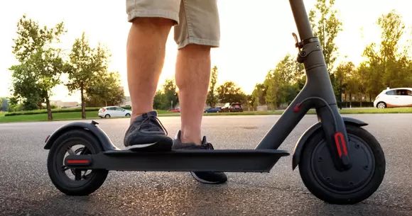 Poliția cere completarea Codului Rutier pentru a reglementa trotinetele electrice