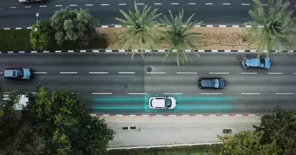 Pe drumul inteligent, mașinile electrice își încarcă bateriile în timpul mersului