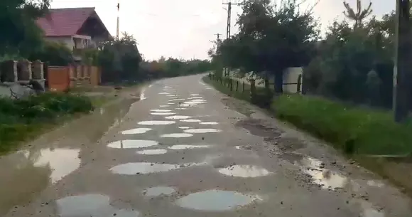 INS: O treime dintre șoselele României sunt neasfaltate