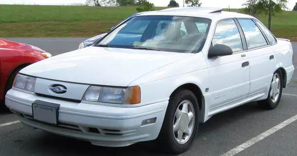 A furat din greșeală un Ford Taurus în urmă cu 21 de ani, iar acum îl caută pe proprietar