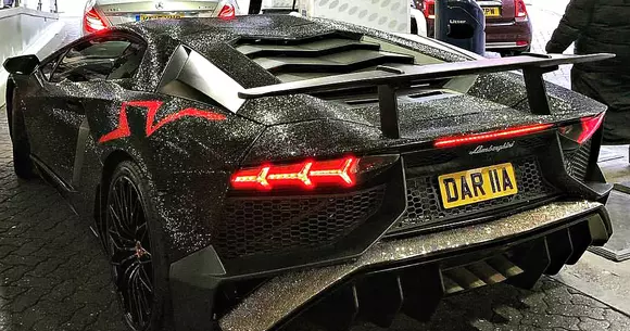Cum arată un Lamborghini Aventador încrustat cu 2 milioane de cristale Swarovski