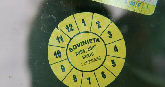 Dacă îți vinzi mașina, autoritățile îți vor înapoia o parte din banii plătiți pe rovinietă