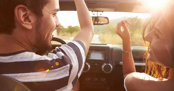 5 accesorii care nu trebuie să îți lipsească din mașină atunci când pleci la drum lung