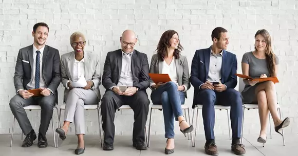 (P) De ce să apelați la o firmă de recrutare din Asia pentru a angaja muncitori stăini?