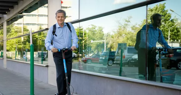Dacian Cioloș despre trotinetele electrice, Uber și drumurile României