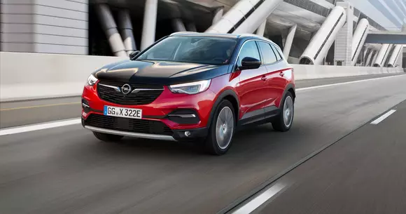 Grandland X Hybrid4 va fi primul Opel cu sistem hibrid plug-in
