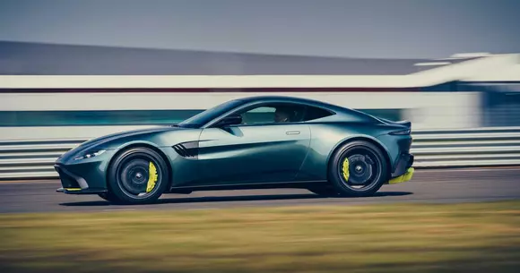 Ediția limitată Aston Martin Vantage AMR vine cu o transmisie manuală