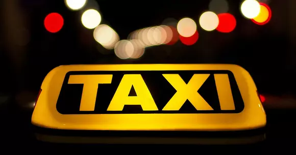 Taximetriștii vor putea conduce mașini cu până la 9 locuri