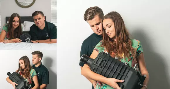 Farsă pe seama soacrei - Un cuplu s-a pozat în postura de părinți, dar copilul este un compresor mecanic