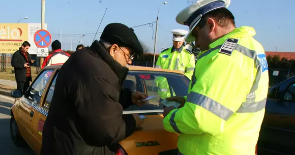 Doi polițiști, condamnați la închisoare. Luau mită pentru a ignora abateri grave de la Codul Rutier