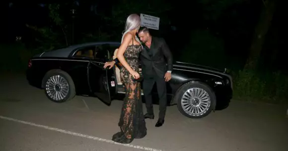 Mașina de 400.000 de Euro cu care au mers Bianca Drăgușanu și Alex Bodi la Petrecerea VIVA! 2019