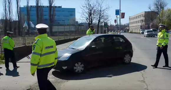 Polițiști de la Rutieră, condamnați la ani grei de închisoare pentru luare de mită