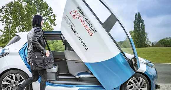 Renault își testează mașinile autonome pe studenți, începând de astăzi