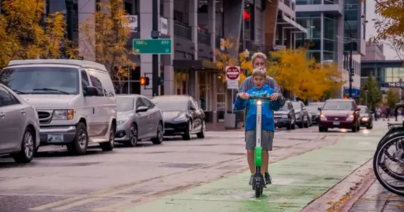 Țara în care trotinetele electrice au voie să circule pe șosea