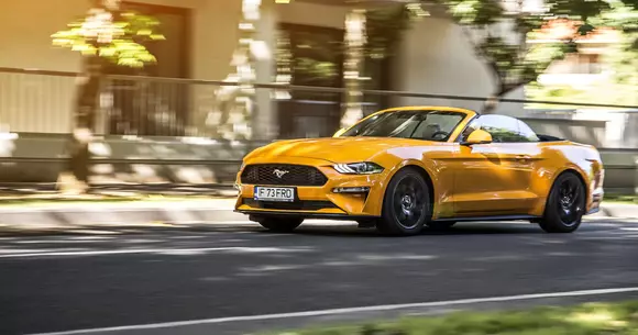Ford Mustang Cabriolet 2.3 EcoBoost - Fabrica de zâmbete