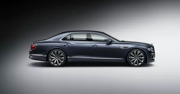 Noul Bentley Flying Spur impresionează cu motorul W12