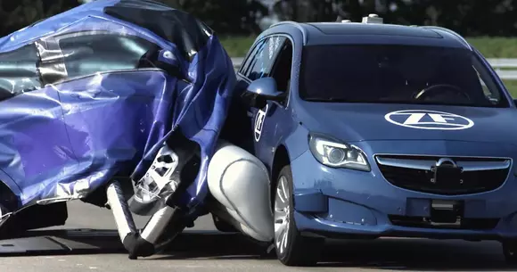 Noul airbag extern - Cum funcționează și cât de mult te protejează