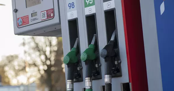 Se ieftinesc benzina și motorina? Legea care ar reduce acciza pentru combustibili