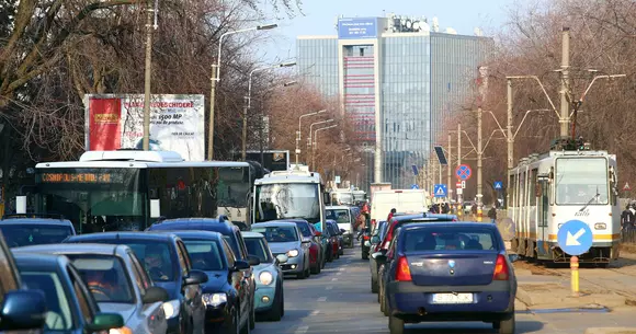 Piața de autoturisme noi din România a scăzut în aprilie cu peste 50%