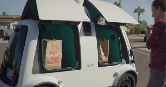 Nu mai vine băiatul cu pizza! O companie va livra mâncarea cu o mașină autonomă