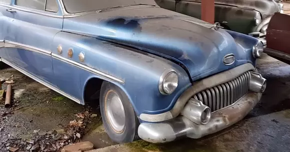 Cele mai exotice mașini abandonate în București, de la Lotus la Maserati