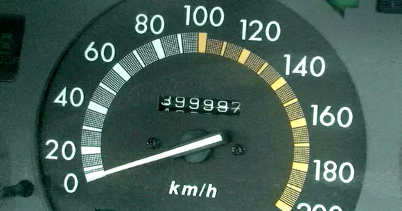 Atenție la mașinile second hand! 4,7 milioane de kilometri dați înapoi și daune nedeclarate