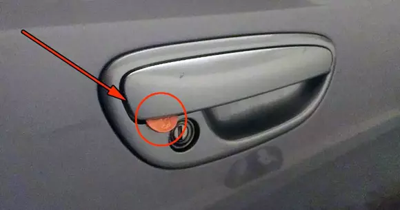 Furtul din maşină cu moneda! Iată cum te lasă hoţii fără bunuri