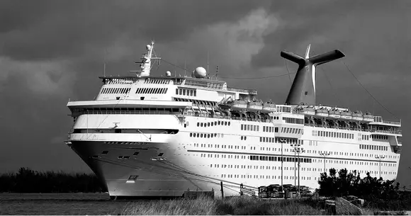 Navele de croazieră poluează de 20 de ori mai mult decât toate mașinile Europei