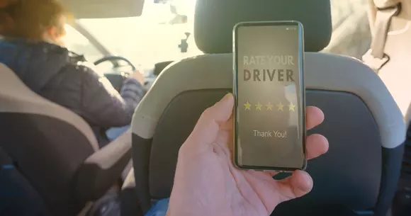 Uber și Bolt reintră în legalitate! Guvernul a dezbătut noua Ordonanță și urmează s-o adopte