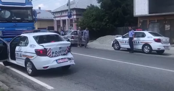 Accident neobișnuit în Olt: Trei mașini de poliție s-au lovit între ele