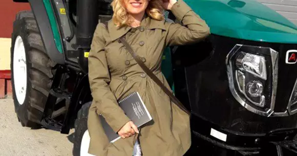 Turul României cu tractorul! Cine este femeia care vrea să facă aşa ceva
