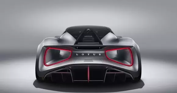 Proiectează hypercaruri, dar conduce o Dacia. Ce îi place la Duster