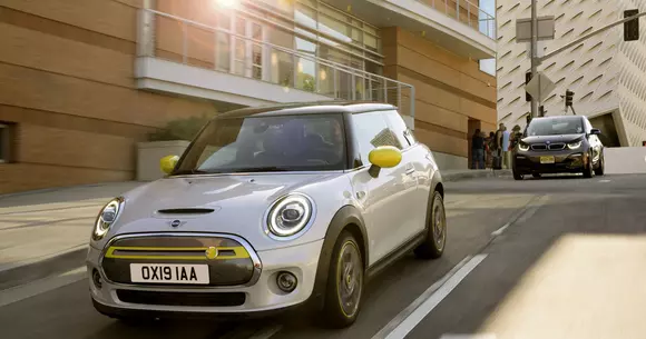 Noul MINI Cooper SE poate fi comandat în România. Iată preţurile