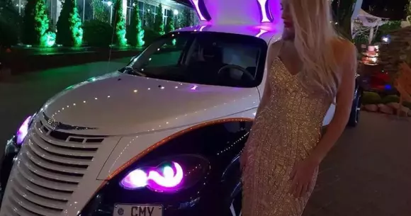 Ultima fiţă la nunţi: maşina modificată în stilul unei trăsuri cu motor