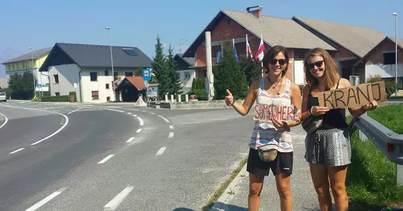 Poliția vs. autostopul - Cum sunt pedepsiți șoferii care iau pasageri la ocazie