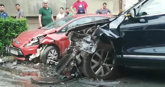 Ministrul Transporturilor a fost implicat într-un accident rutier în această dimineaţă