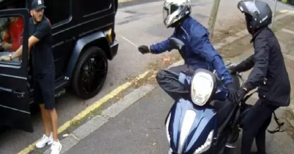 Hoții au vrut să-i fure mașina unui fotbalist celebru! Ce surpriză au avut